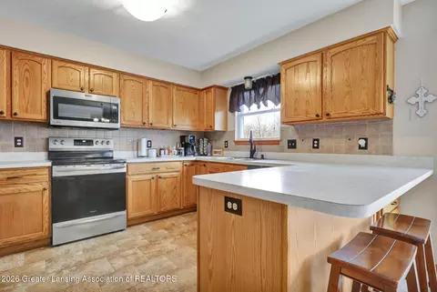 Kitchen - 3522 Ramsgate Dr, Lansing, MI 48906 photo 4 of 4