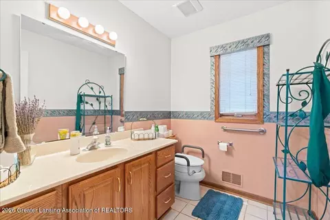 Bath - 1840 E Round Lake Rd, Dewitt, MI 48820 photo 1 of 4