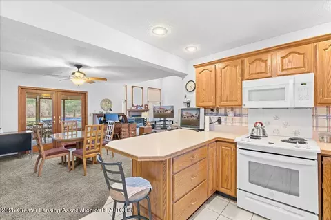 Kitchen - 1840 E Round Lake Rd, Dewitt, MI 48820 photo 3 of 3