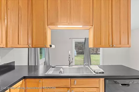 Kitchen - 3783 Wisteria Ln, Dewitt, MI 48820 photo 4 of 5