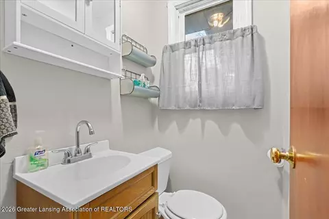 Bath - 3783 Wisteria Ln, Dewitt, MI 48820 photo 1 of 2