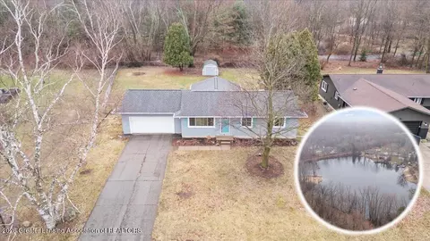 3783 Wisteria Ln, Dewitt, MI 48820
