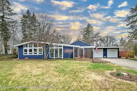815 Knoll Rd, East Lansing, MI 48823