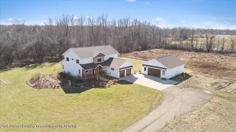 10875 N Royston Rd, Grand Ledge, MI 48837