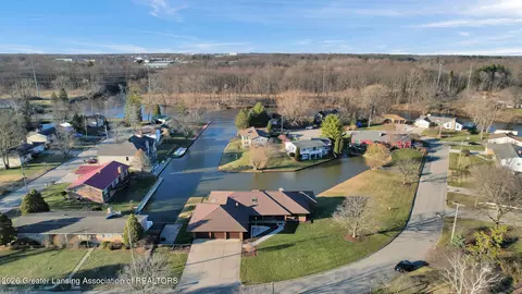 10289 Lafayette Ln, Dimondale, MI 48821