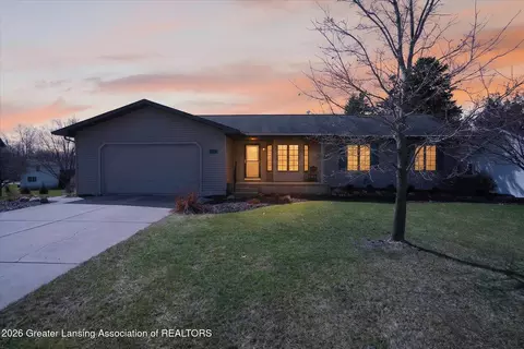 11723 W Andre Dr, Grand Ledge, MI 48837
