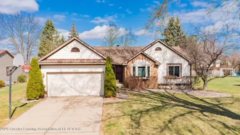 5040 Runnymede Dr, Holt, MI 48842