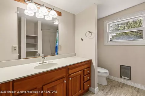 Bath - 3527 Ruth Ave, Lansing, MI 48910 photo 1 of 6