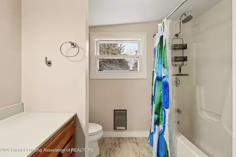 Bath - 3527 Ruth Ave, Lansing, MI 48910 photo 3 of 6