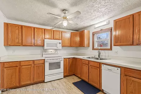 Kitchen - 3527 Ruth Ave, Lansing, MI 48910 photo 2 of 2