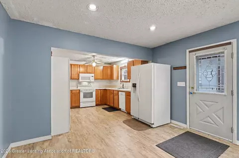 Entry Way - 3527 Ruth Ave, Lansing, MI 48910 photo 2 of 3