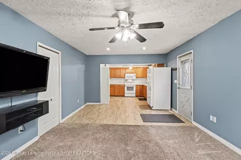 Living - 3527 Ruth Ave, Lansing, MI 48910 photo 2 of 4