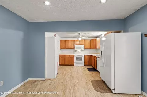 Entry Way - 3527 Ruth Ave, Lansing, MI 48910 photo 1 of 3