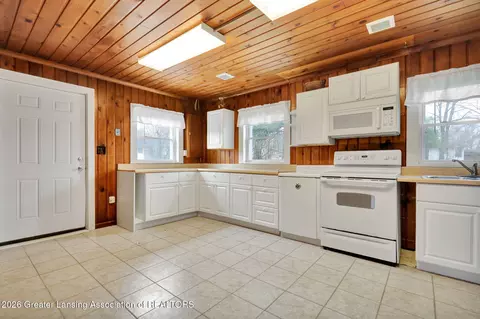 Kitchen - 1692 Bliss St, Haslett, MI 48840 photo 1 of 2