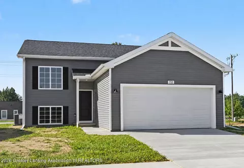 752 St Andrews Dr, Eaton Rapids, MI 48827