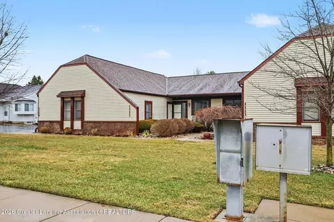 1111 Sunview Dr, Saint Johns, MI 48879