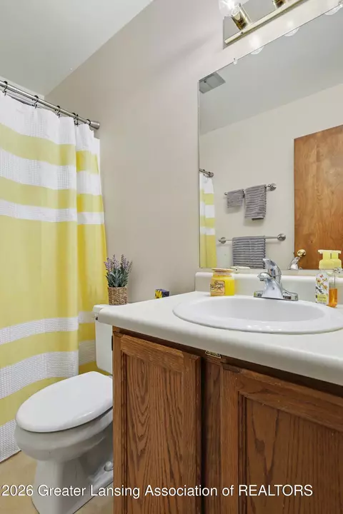 Bath - 1111 Sunview Dr, Saint Johns, MI 48879 photo 1 of 2