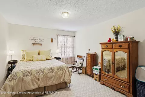 Bedroom - 1111 Sunview Dr, Saint Johns, MI 48879 photo 1 of 2