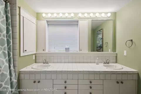 Bath - 2 Locust Ln, Lansing, MI 48911 photo 4 of 5