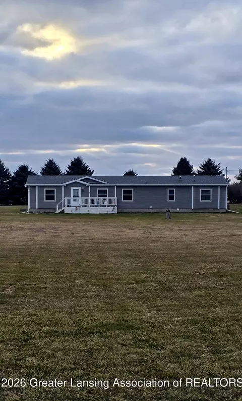 841 N Warren Rd, Ovid, MI 48866