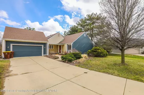 6403 Willow Bend Dr, Lansing, MI 48917