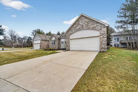 7007 Ravenna Trl, Lansing, MI 48917