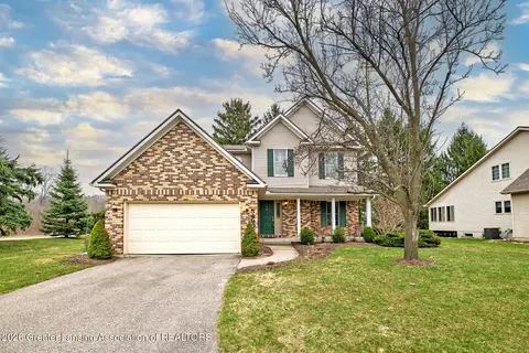 5490 Martinique Cir, East Lansing, MI 48823