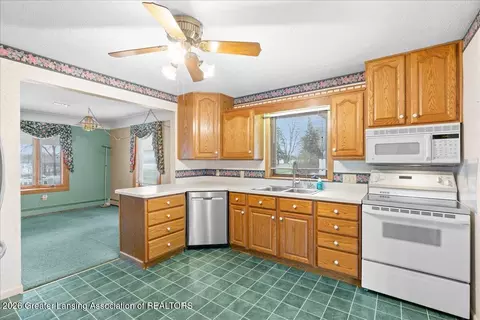 Kitchen - 14174 Myers Rd, Dewitt, MI 48820 photo 1 of 3