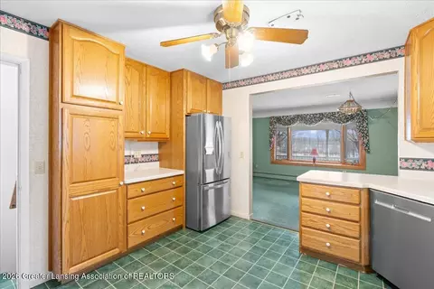Kitchen - 14174 Myers Rd, Dewitt, MI 48820 photo 3 of 3