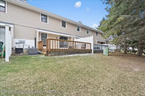 Exterior - 5475 Maple Ridge Rd, Haslett, MI 48840 photo 5 of 5