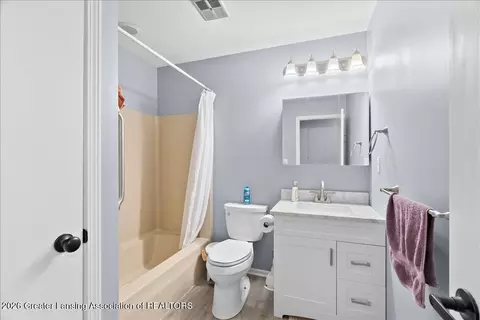 Bath - 5475 Maple Ridge Rd, Haslett, MI 48840 photo 1 of 2