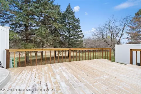 Exterior - 5475 Maple Ridge Rd, Haslett, MI 48840 photo 4 of 5