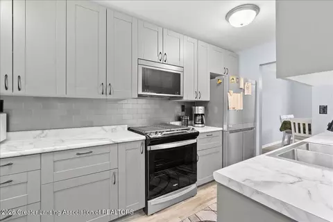 Kitchen - 5475 Maple Ridge Rd, Haslett, MI 48840 photo 3 of 3