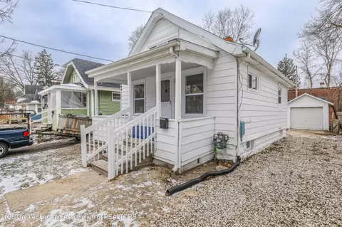 1004 Mccullough St, Lansing, MI 48912