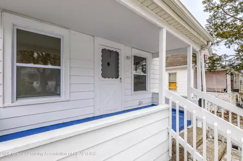 1004 Mccullough St, Lansing, MI 48912