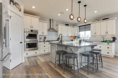 Kitchen - 13624 Sienna Pass, Dewitt, MI 48820 photo 6 of 9
