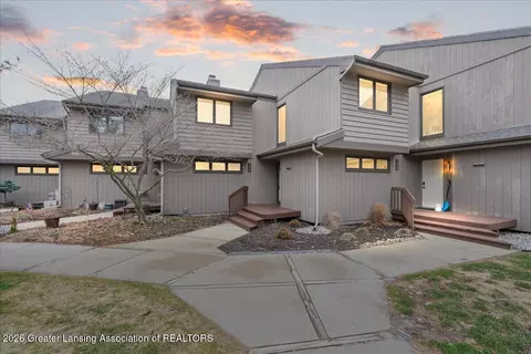 5427 Wild Oak Dr, East Lansing, MI 48823