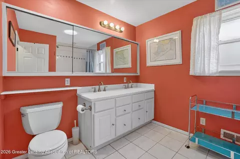 Bath - 13780 Hamersley Dr, Bath, MI 48808 photo 4 of 5