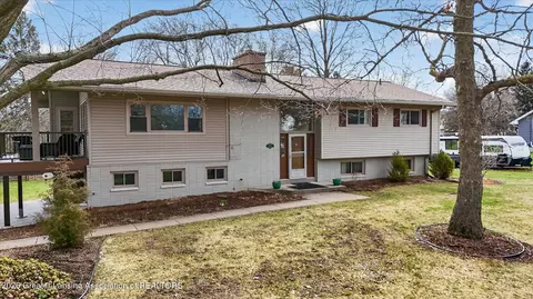 Exterior - 13780 Hamersley Dr, Bath, MI 48808 photo 13 of 20