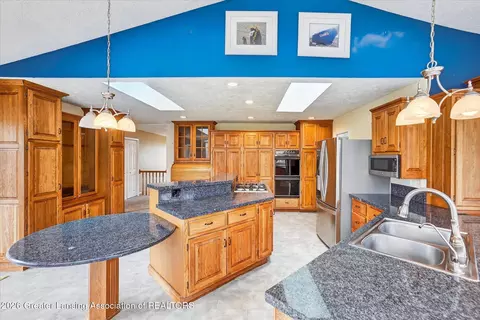 Kitchen - 13780 Hamersley Dr, Bath, MI 48808 photo 8 of 8