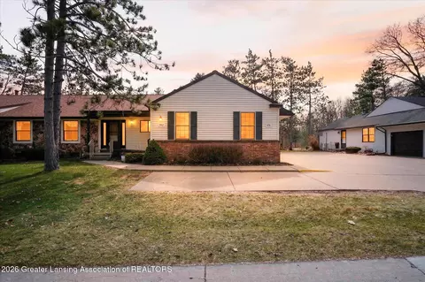 976 Riverview Ct, Williamston, MI 48895