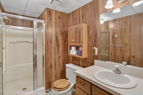 Bath - 976 Riverview Ct, Williamston, MI 48895 photo 2 of 4