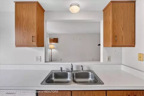 Kitchen - 976 Riverview Ct, Williamston, MI 48895 photo 4 of 4