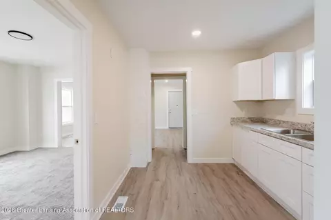 Entry Way - 1027 Britten Ave, Lansing, MI 48910 photo 1 of 9