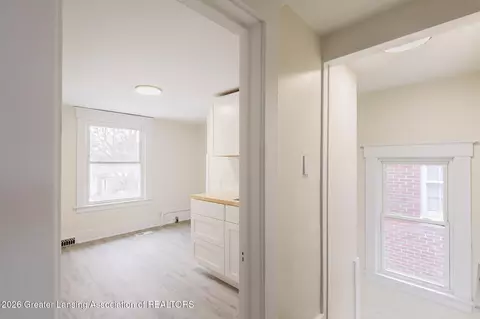 Entry Way - 1027 Britten Ave, Lansing, MI 48910 photo 7 of 9
