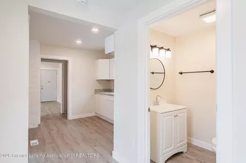 Entry Way - 1027 Britten Ave, Lansing, MI 48910 photo 5 of 9