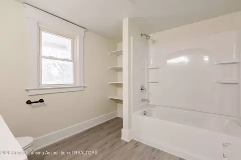 Bath - 1027 Britten Ave, Lansing, MI 48910 photo 2 of 3