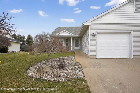 912 Randy Ln, Saint Johns, MI 48879