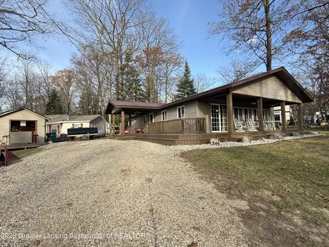5230 Pointview Dr, Harrison, MI 48625