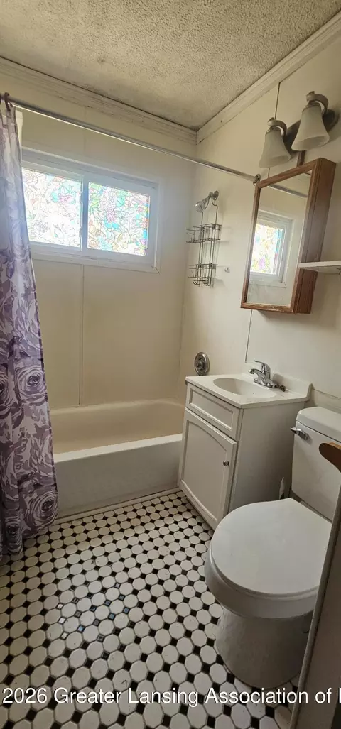 1422 Warwick Dr, Lansing, MI 48910 photo 8
